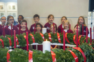 Adventskranz mit Kindern