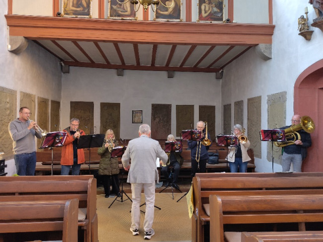 Posaunenchor beim Vortrag von Pfr. i.R. Germer zu Karl Hemmeter in der Deutschhauskirche
