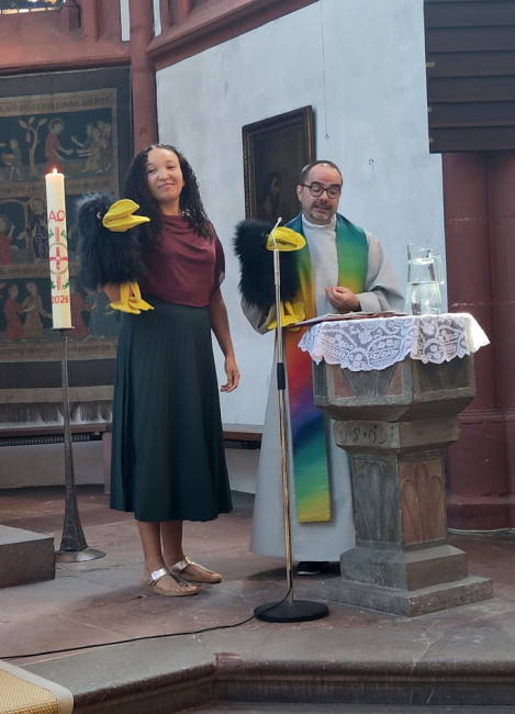  Gespräch der beiden Raben Rudi und Rosa über die Taufe