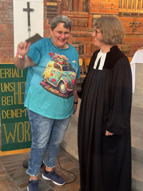 Verabschiedung der Mesnerin Tanja Metzger durch Pfarrerin Tanja Vincent im Gottesdienst 