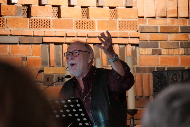 Gemeindefest: Charlie Jung beim Umweltkabarett
