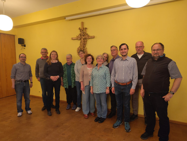 Das Gemeindeteam für den Bereich Heiligkreuz, St. Elisabeth und St. Burkard, sowie der Kirchenvorstand der Deutschhausgemeinde mit Erlöser